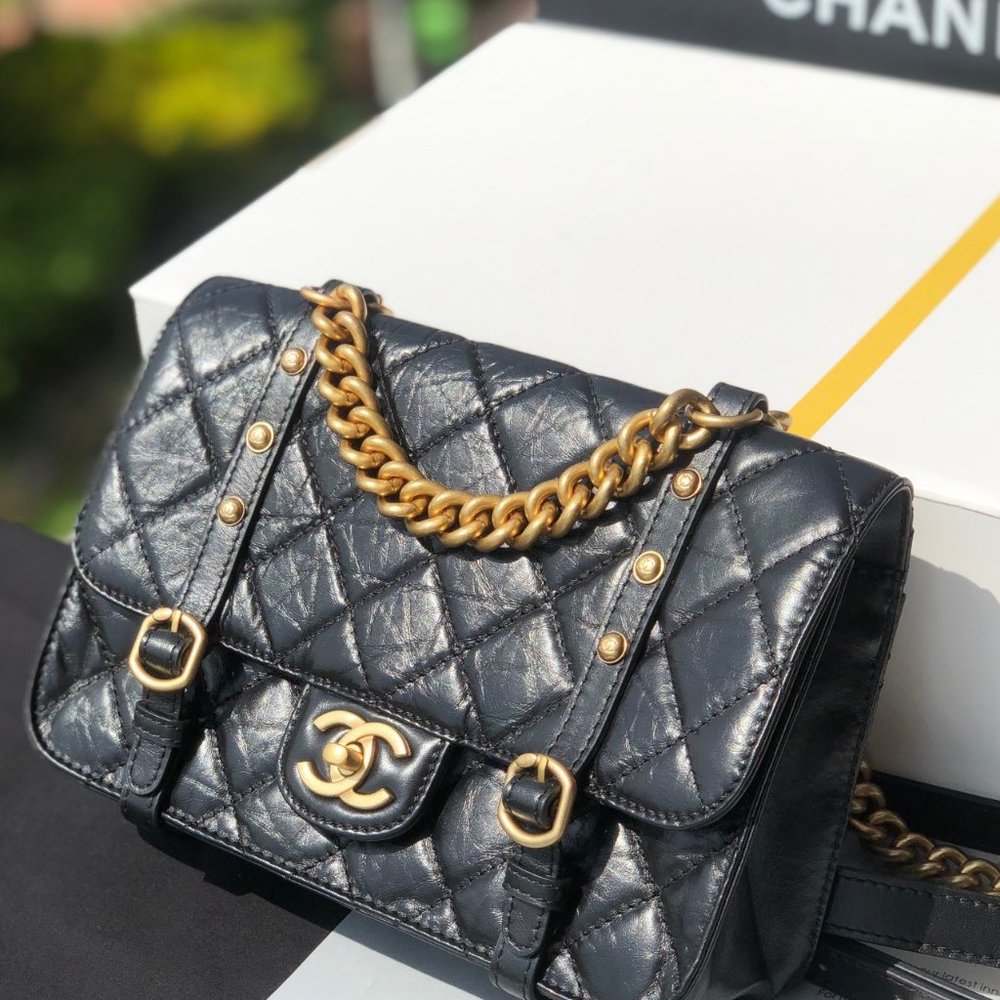 Personal Use Women's Vintage C h a ✨e l Second-Hand shoulder bag, black.